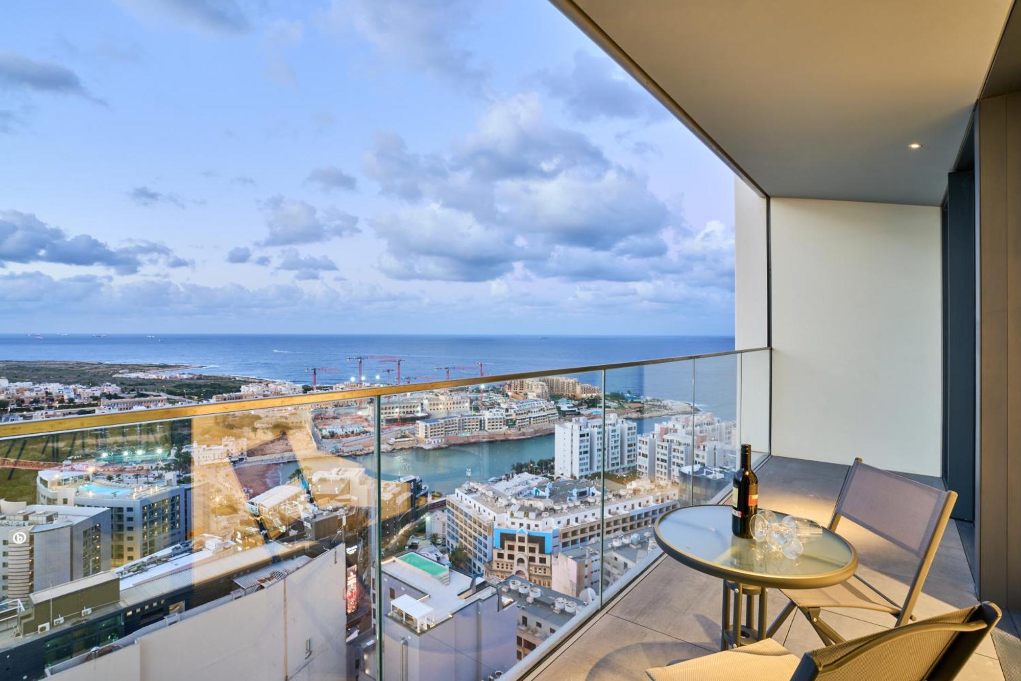 Sky High Luxury In Mercury Towers With Infinite Seaviews *