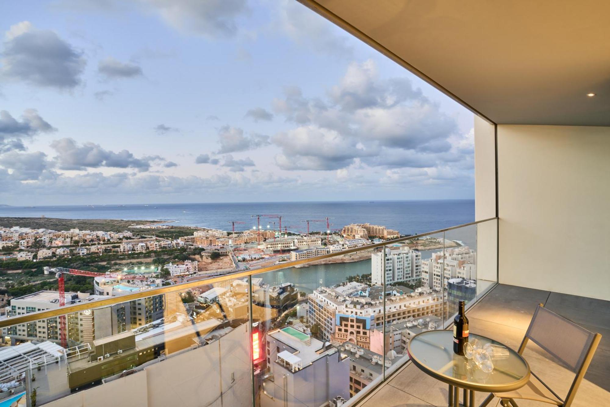 Sky High Luxury In Mercury Towers With Infinite Seaviews *
